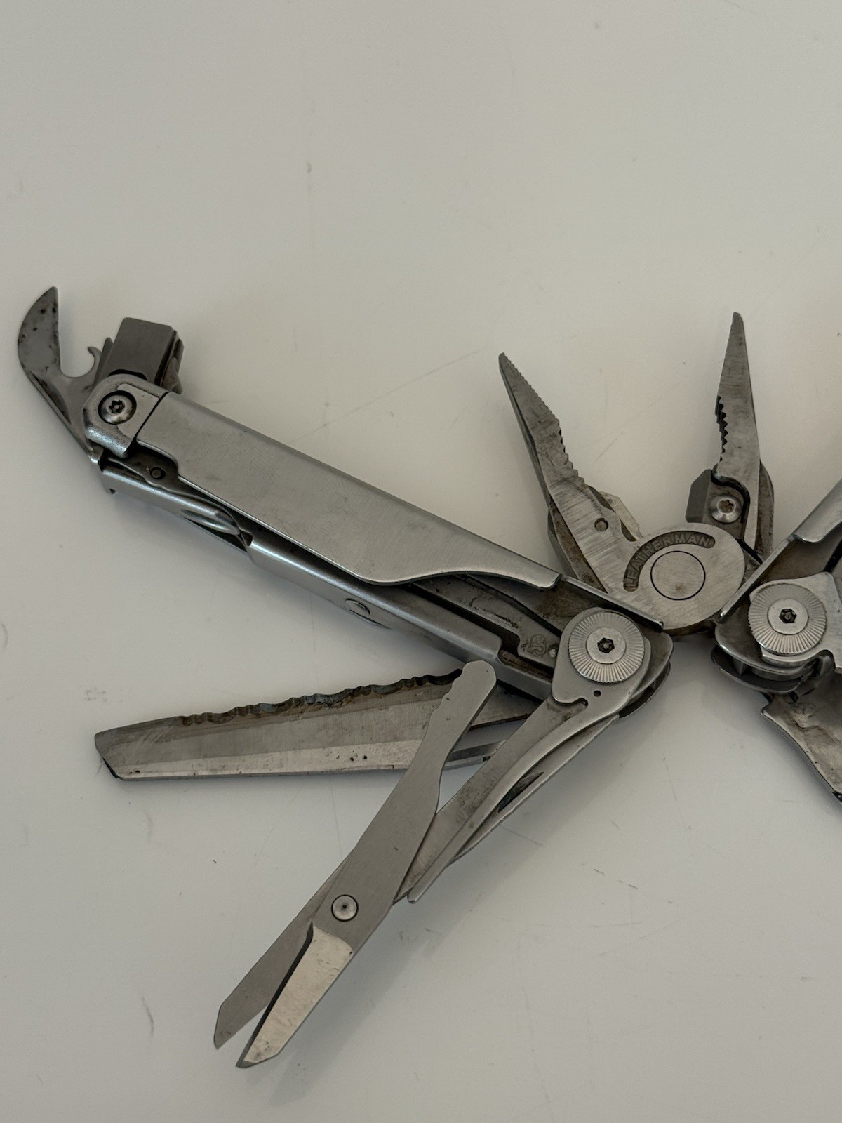 LEATHERMAN SURGE 21-In-1 Stainless Heavy Duty Multitool Blade Read