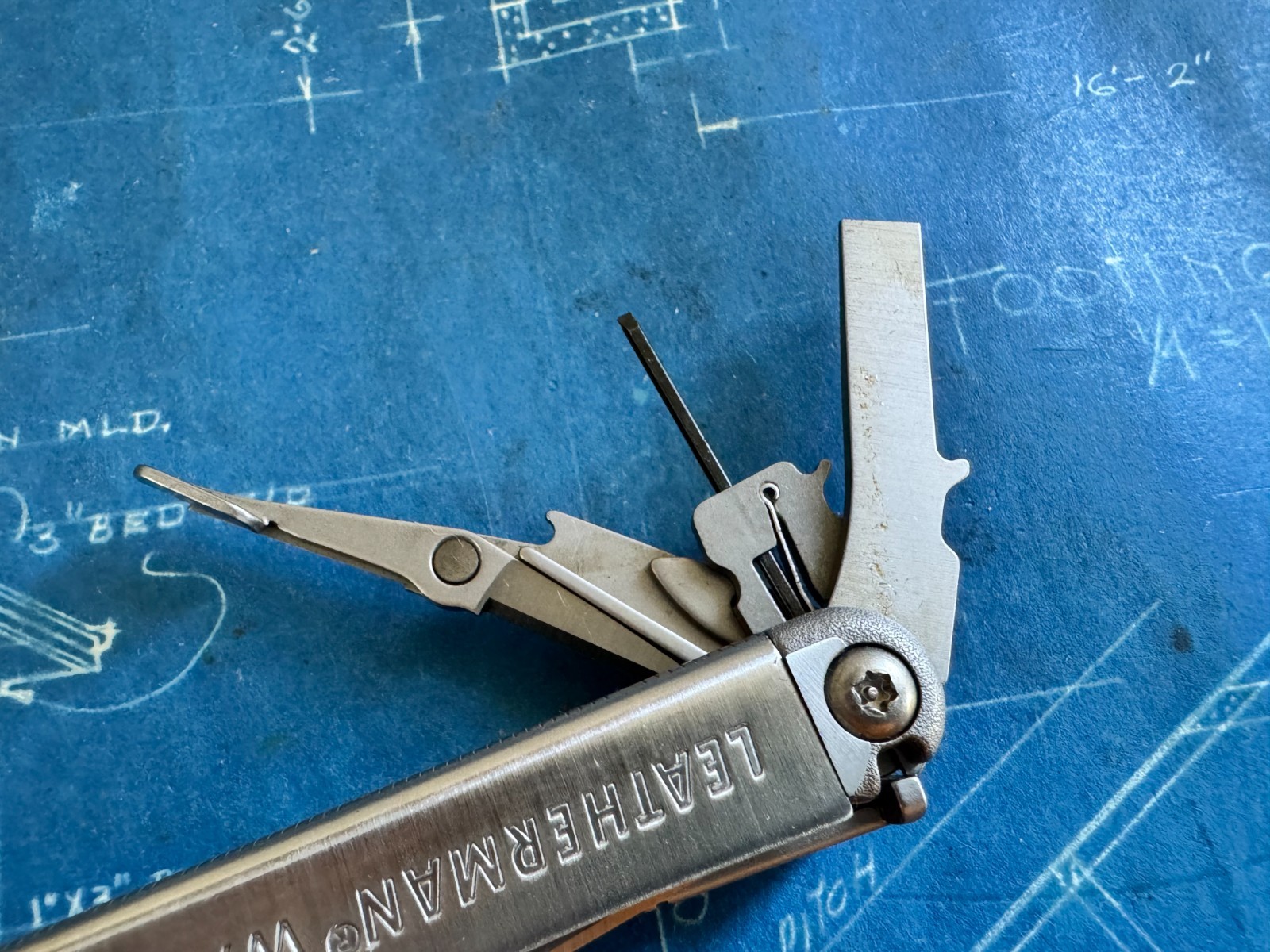 MULTI TOOL LEATHERMAN WAVE 0806 AUGUST 2006 SHEATH KNIFE SCREWDRIVER BLADE