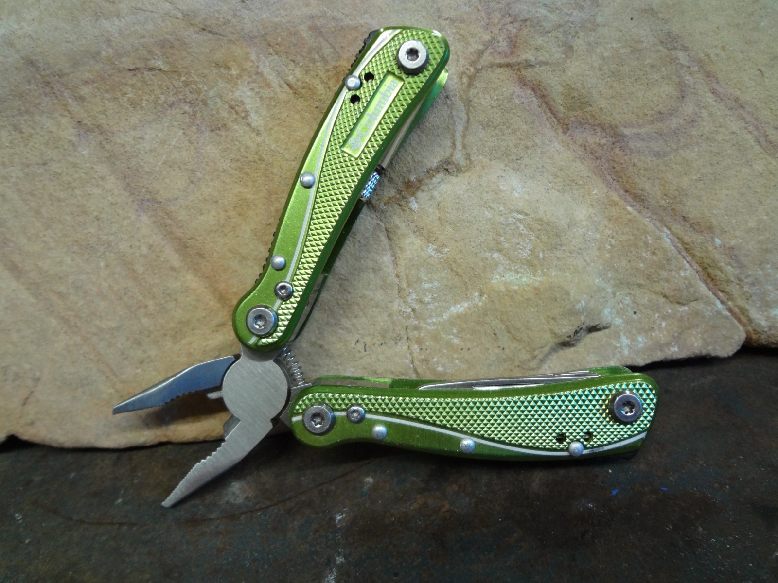 Columbia Pocket Knife Multi 8+ Function Tool Led Light Key 3″ Compact Mini Plier