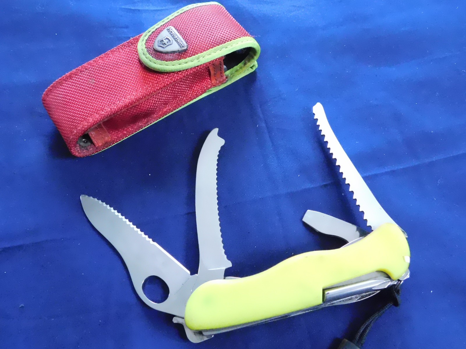 Victorinox Swiss Rescue Tool and Pouch Firefighter EMT Paramedic