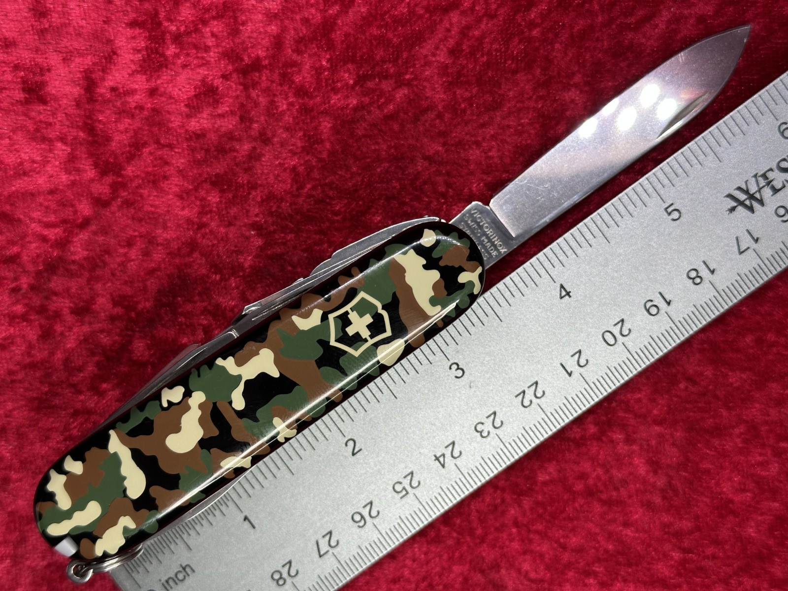 Victorinox SwissChamp Green Camo Swiss Army Knife 91mm 21 Tool 8 Layer (690)
