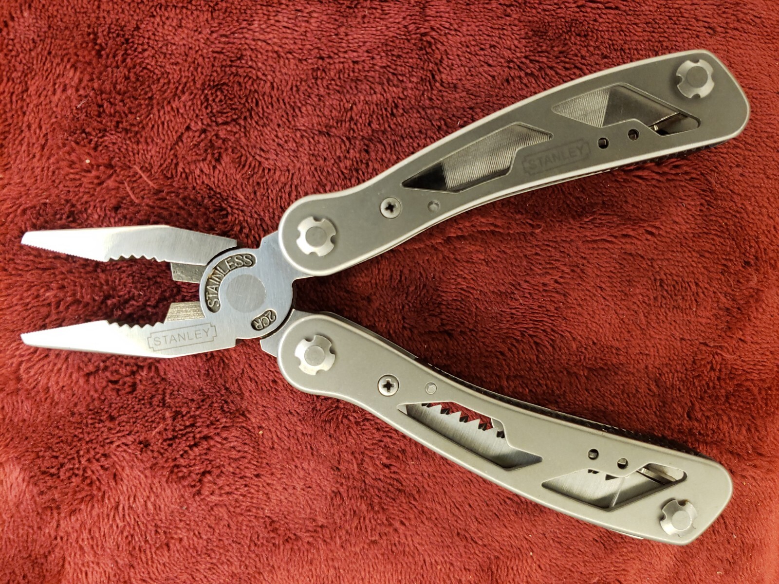 🔪🔪 Stanley 12-In-1 Multi-Tool Knife 12 Tools, Nylon Sheath 84519K
