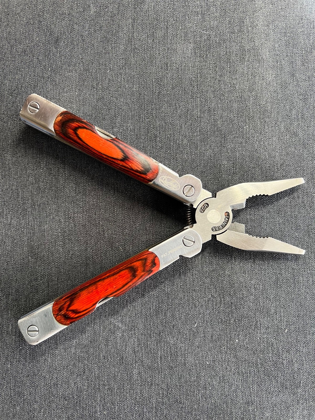 SHEFFIELD MULTI-TOOL KNIFE #2CR SHOWS NO SIGNS OFUSE
