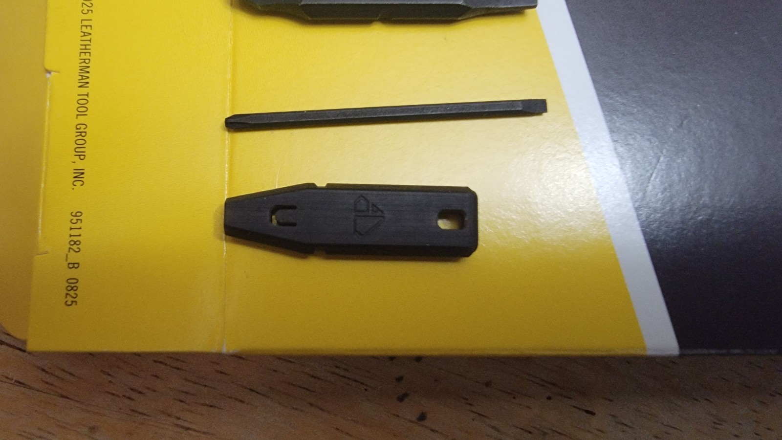 Leatherman Replacement 2 Bits And Screwdriver Eyeglass With Adapter 3D