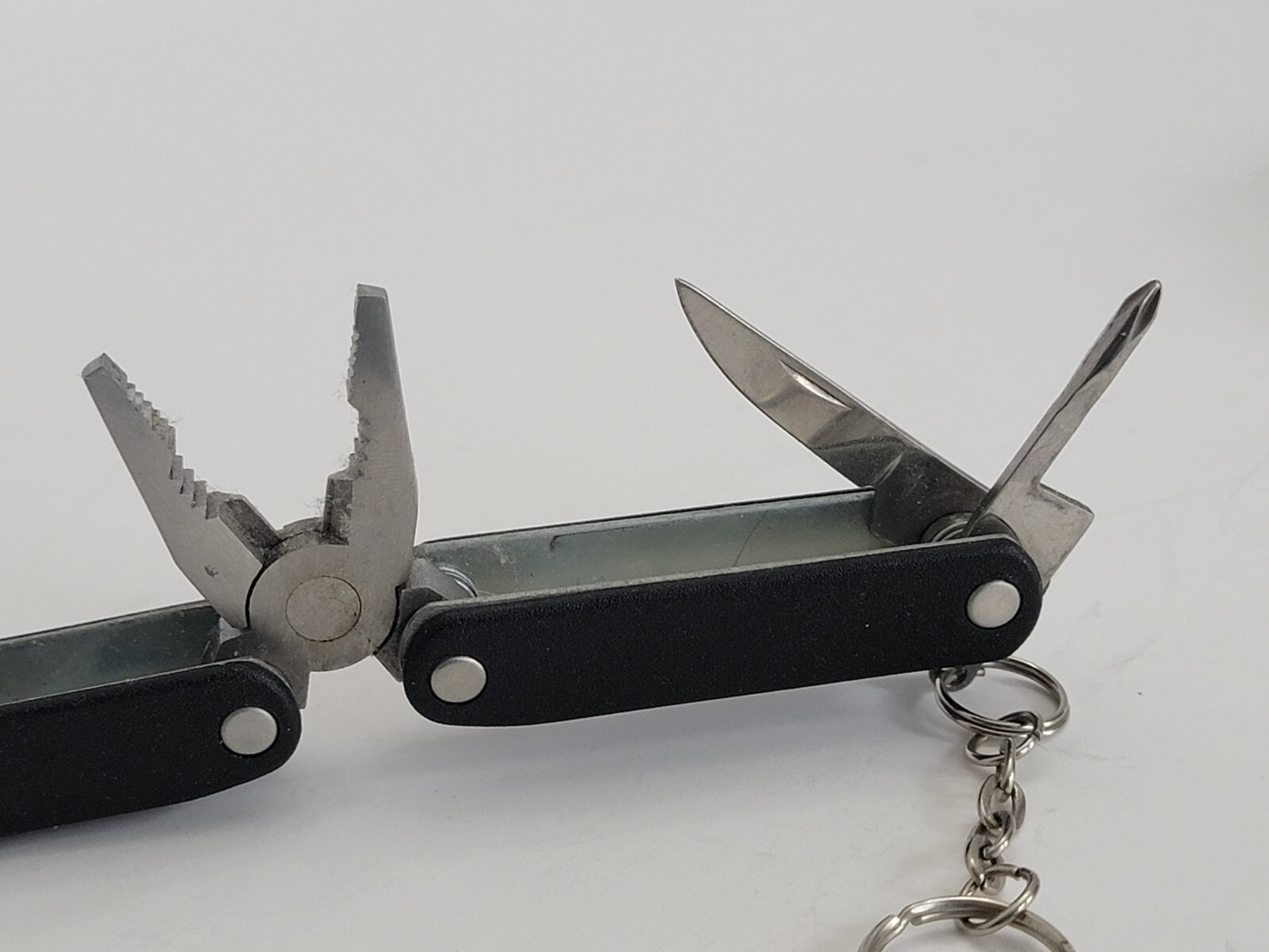 Multi tool knife Pliers Scissors Bottle Opener Phillips Screwdriver – Used