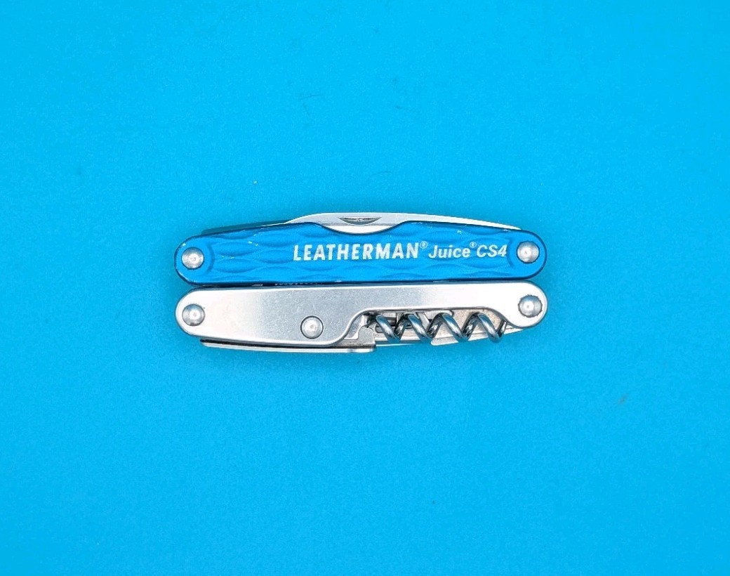 Leatherman Juice CS4 Multi Tool! Retired! COLUMBIA BLUE!