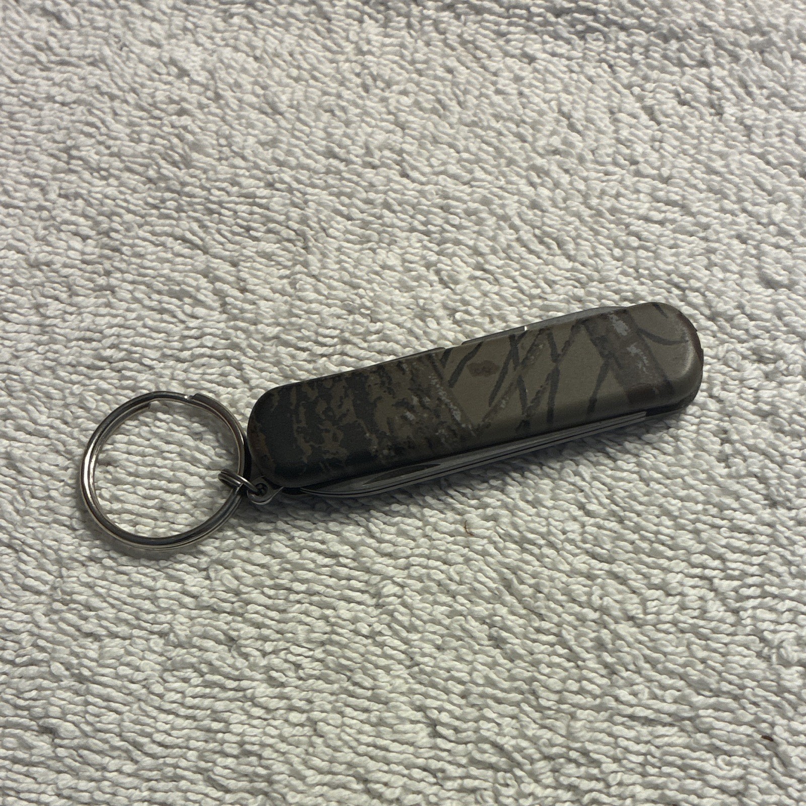 Wenger Classic SD Camo 6-Tool Keychain Multi-Tool Knife Scissors 1.75″