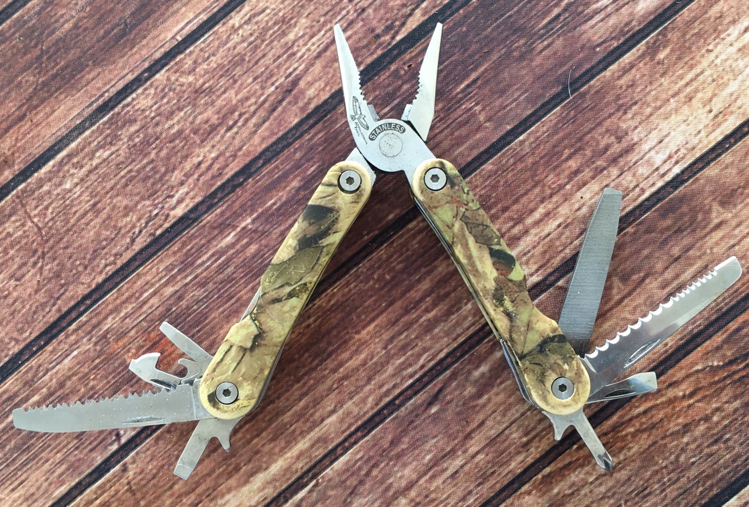 Appalachian Trail Multi-Tool Knife Stainless Steel Camo