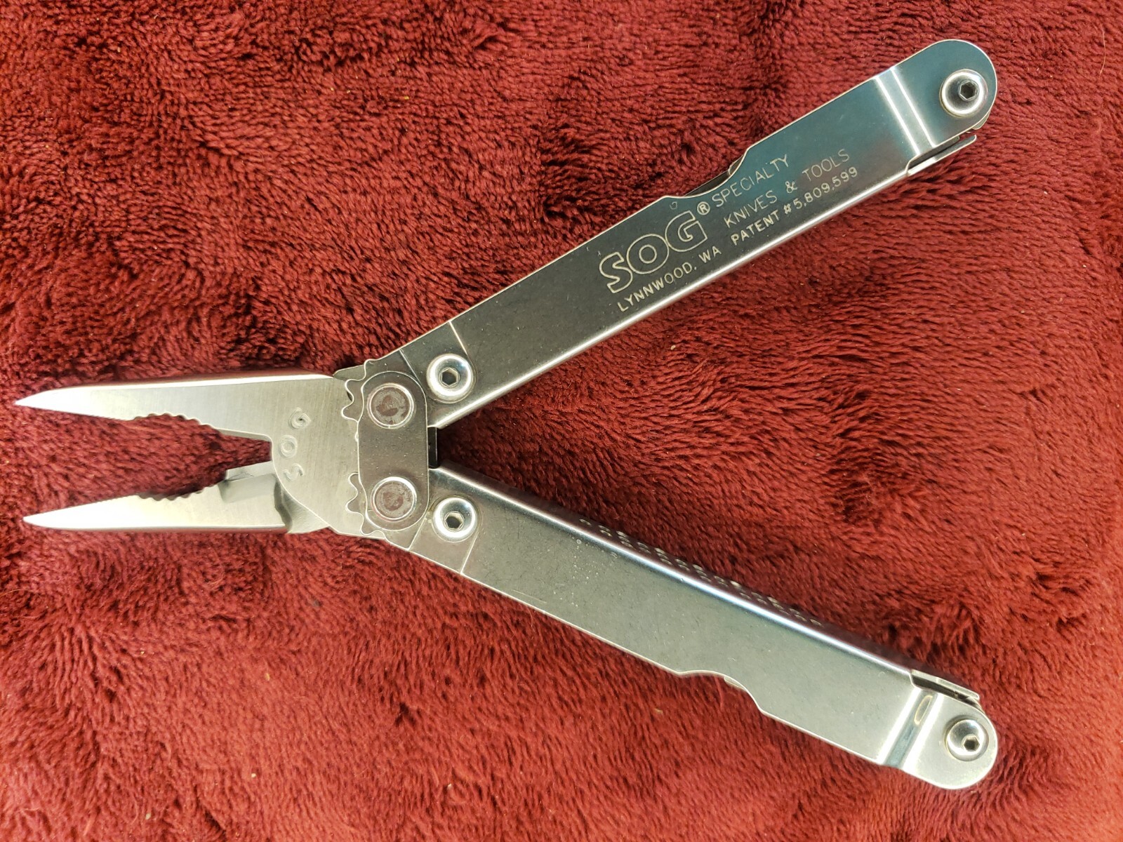 SOG PowerPlier PowerLock Multi tool Stainless read