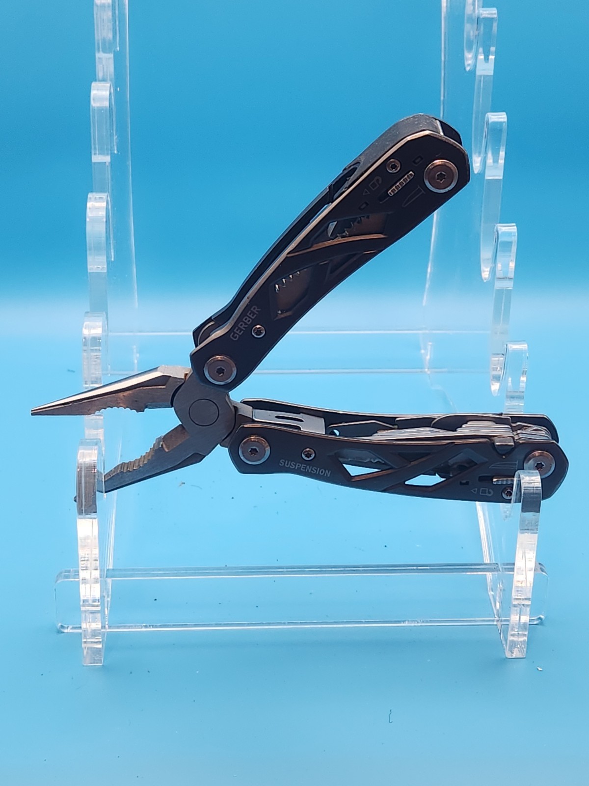 Gerber Suspension 12-in-1 Multi-Tool Gray Stainless Steel Used Tool