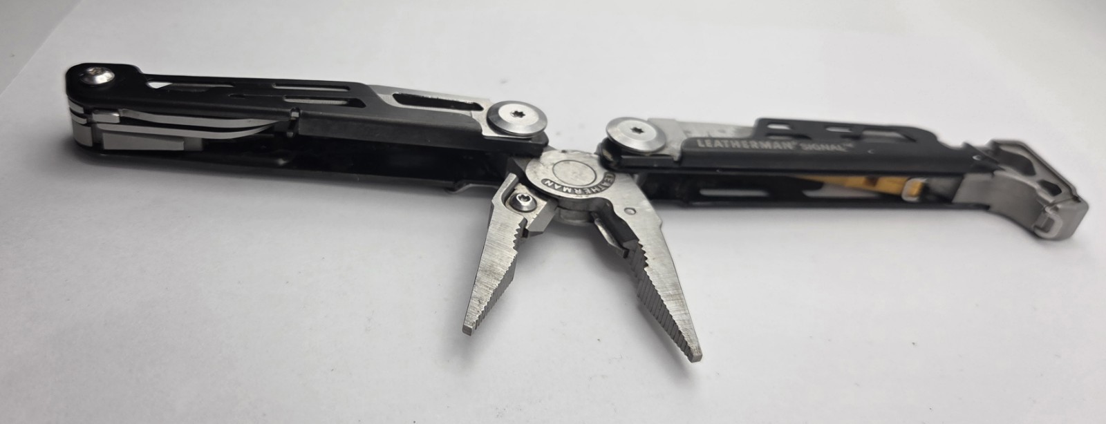 Original Leatherman Signal Survival Multi-Tool Black / Yellow Finish