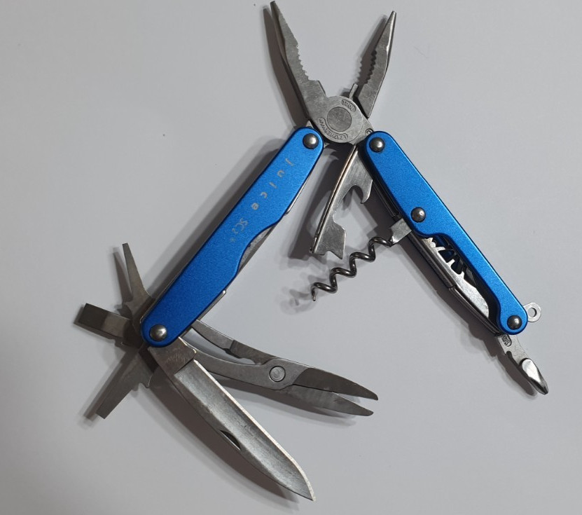 🔥 Leatherman Multi Tool Juice SC2 Blue Retired Walmart Rare Nice Condition