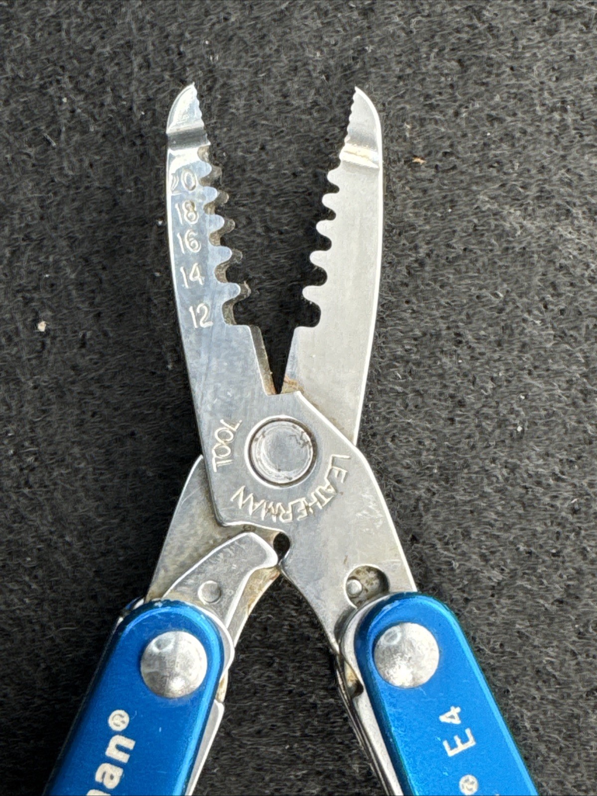 Leatherman Squirt E4 Multi-Tool w/Wire Strippers Blue