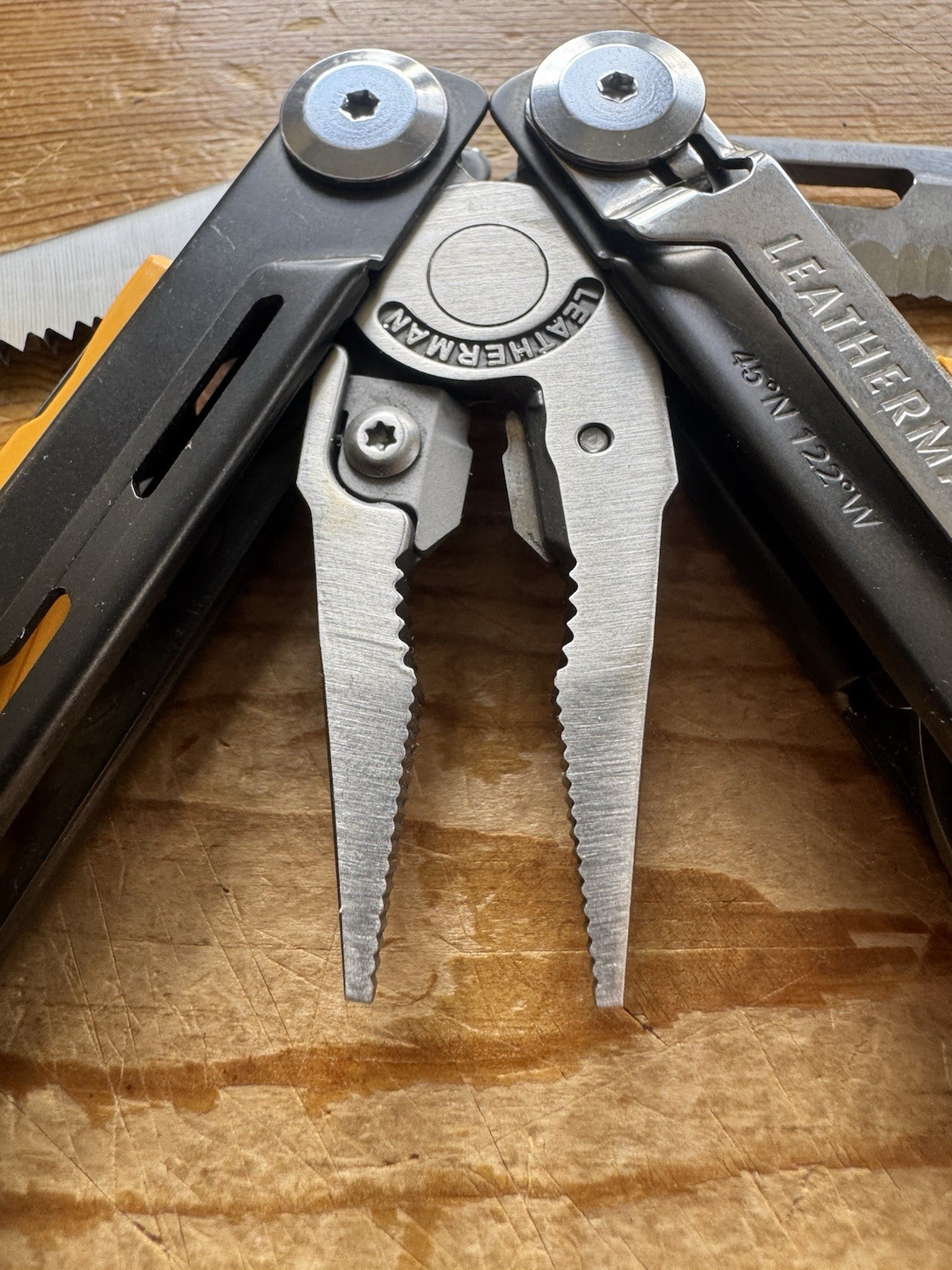 Leatherman Signal Multi-Tool Black / Yellow – Excellent!