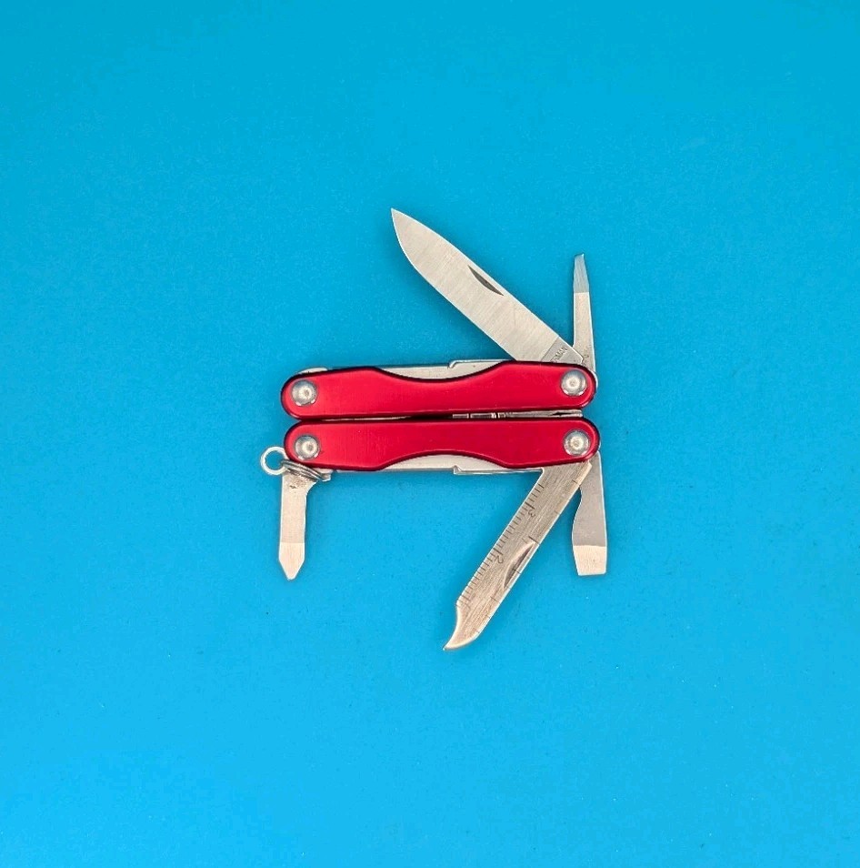 Leatherman Squirt S4 Multi-Tool, Key Ring, Retired, RED!