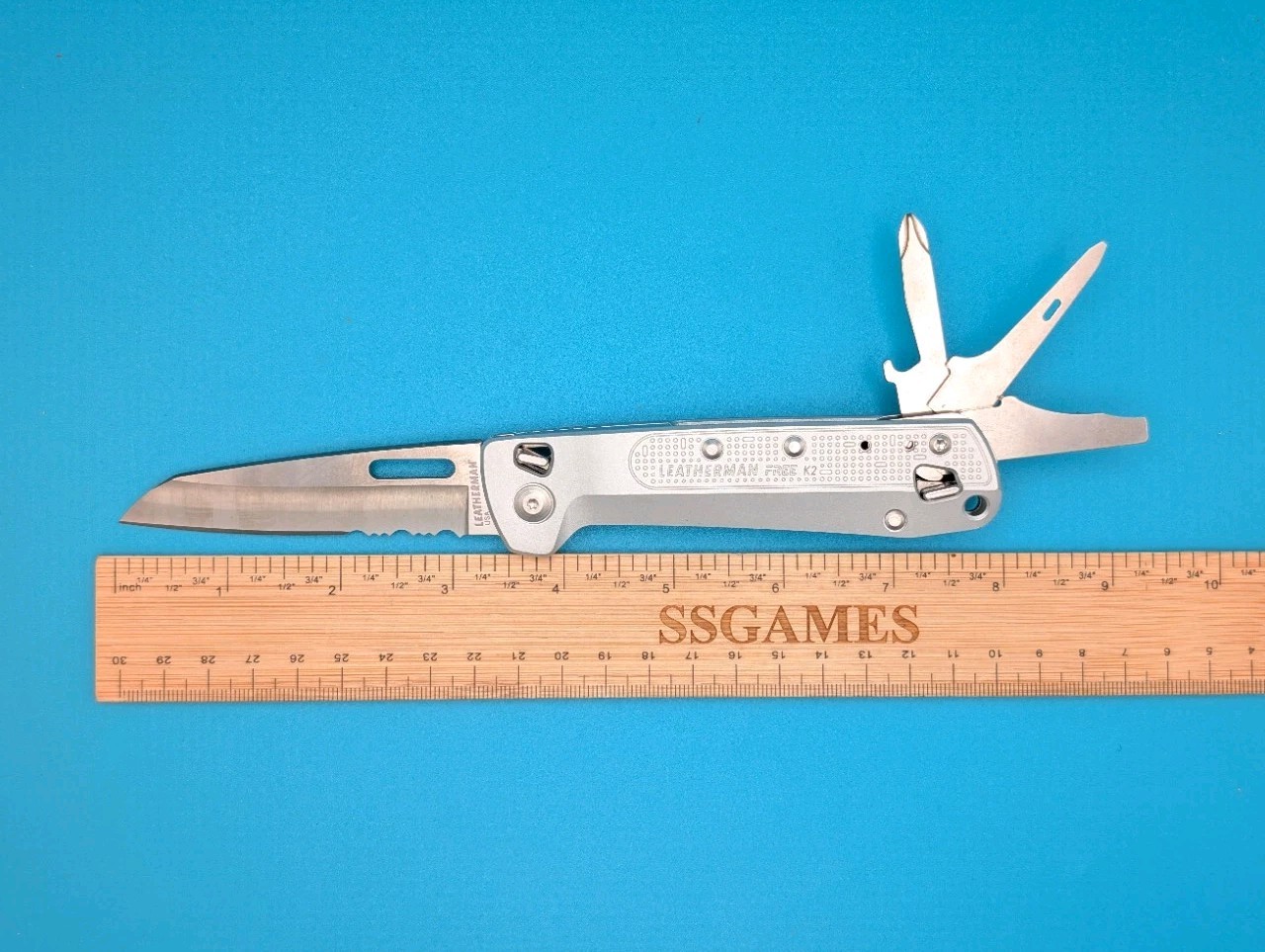 Leatherman Free K2X Pocket Size 8 Tools Stainless Steel Multitool, Silver! NEW!
