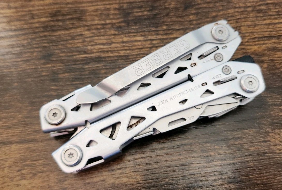 Gerber Suspension NXT Multi Tool Pliers Knife Scissors – Good Condition – D61