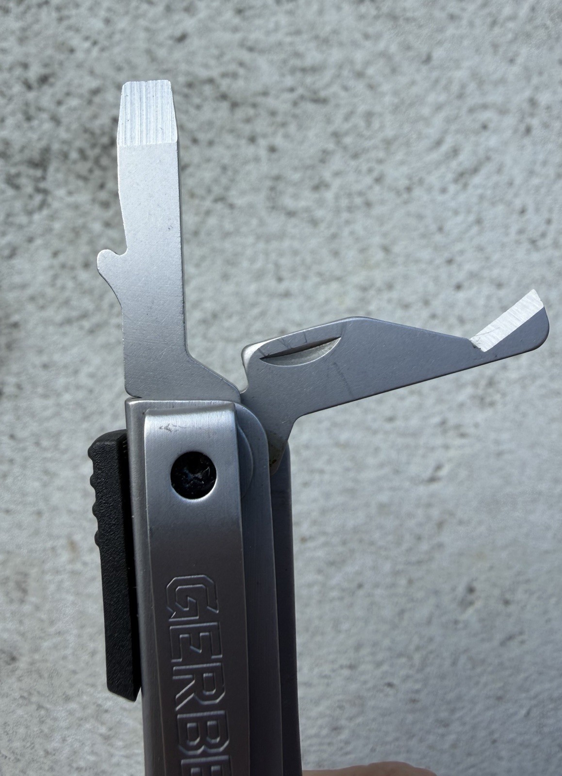 GERBER OCTANE RED/SILVER MULTI-PLIER MULTI TOOL IN SHEATH DISCONTINUED, RARE EXC