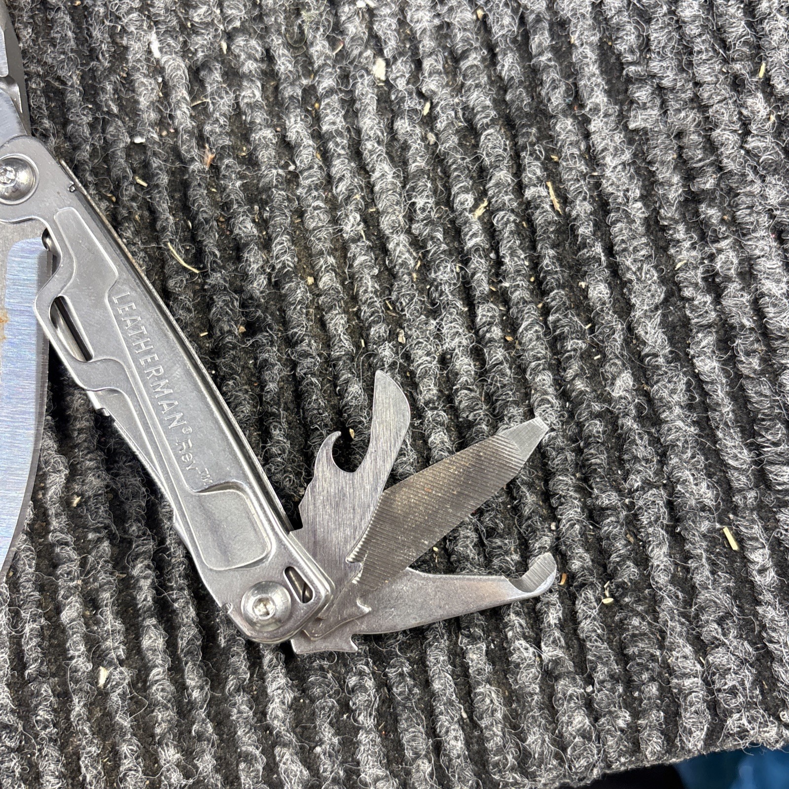 Leatherman Rev 3.8″ Multi-Tool, Stainless! USED (042)