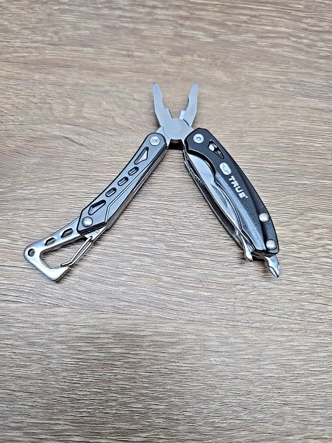 True Utility TU180F Seven Multi-Tool Saw Knife Wire Cutters Pliers Screwdriver..