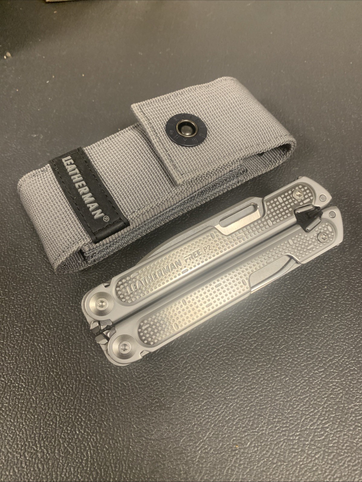 Leatherman Free P2 Multi Tool W/ Gray Sheath Excellent Condition Clean Pristine