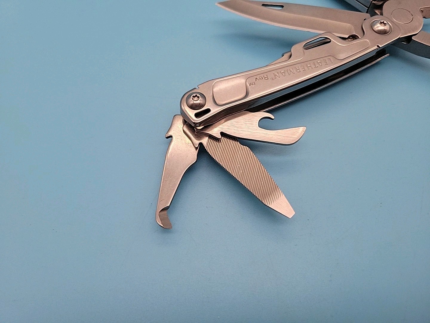 Leatherman Rev Multi-Tool – Pliers, Knife, Screwdrivers, Can Opener, File