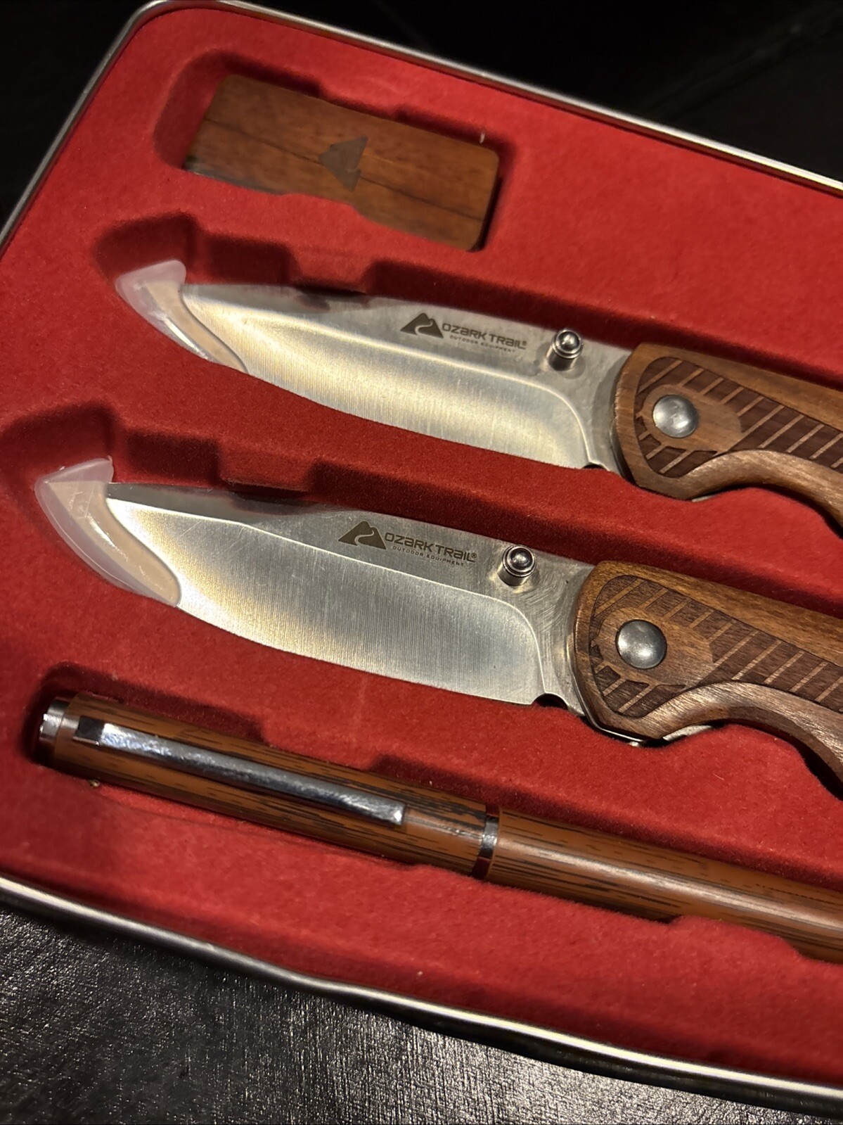 63) Ozark Trail Nice Classy Two Knife Set with Pen and Money Clip NEW