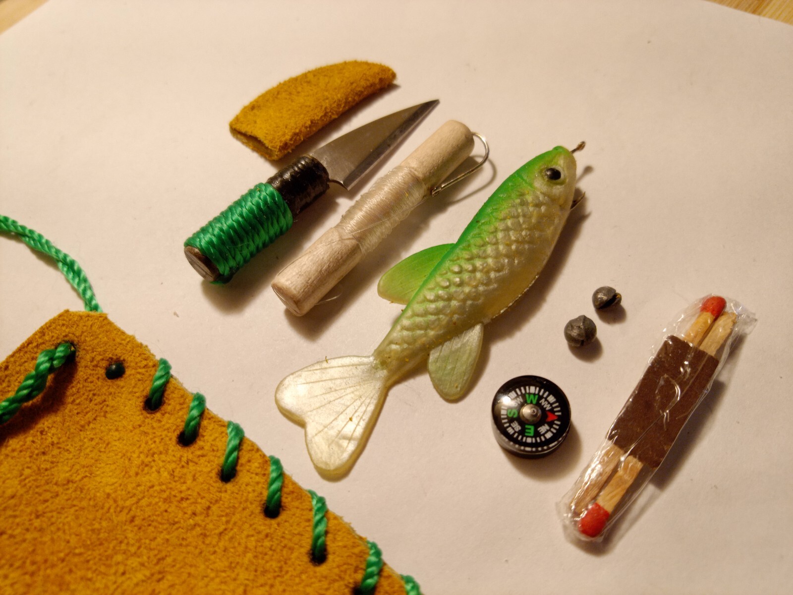 EDC Minimalist Survival Necklace Pouch Mini Knife Fishing Kit Compass Matches