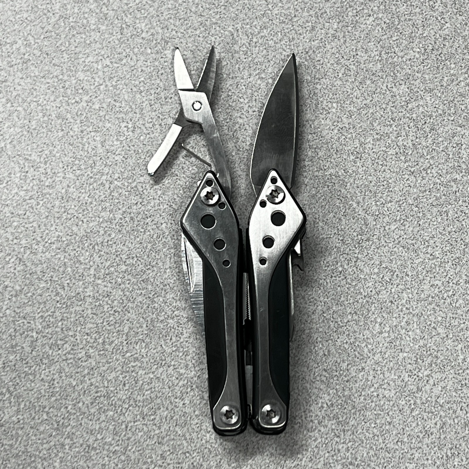 Cabelas 7 in 1 Pocket Knife Multi Tool Pliers Screwdriver Scissor + Storage Case