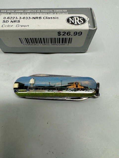 Victorinox Swiss Army Knife 0.6223.3-033-G-NRS Classic -GREEN *New Box Damage