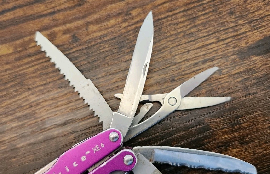 RARE Leatherman Juice XE6 Purple Thunder w/ Sheath – Great Condition D70