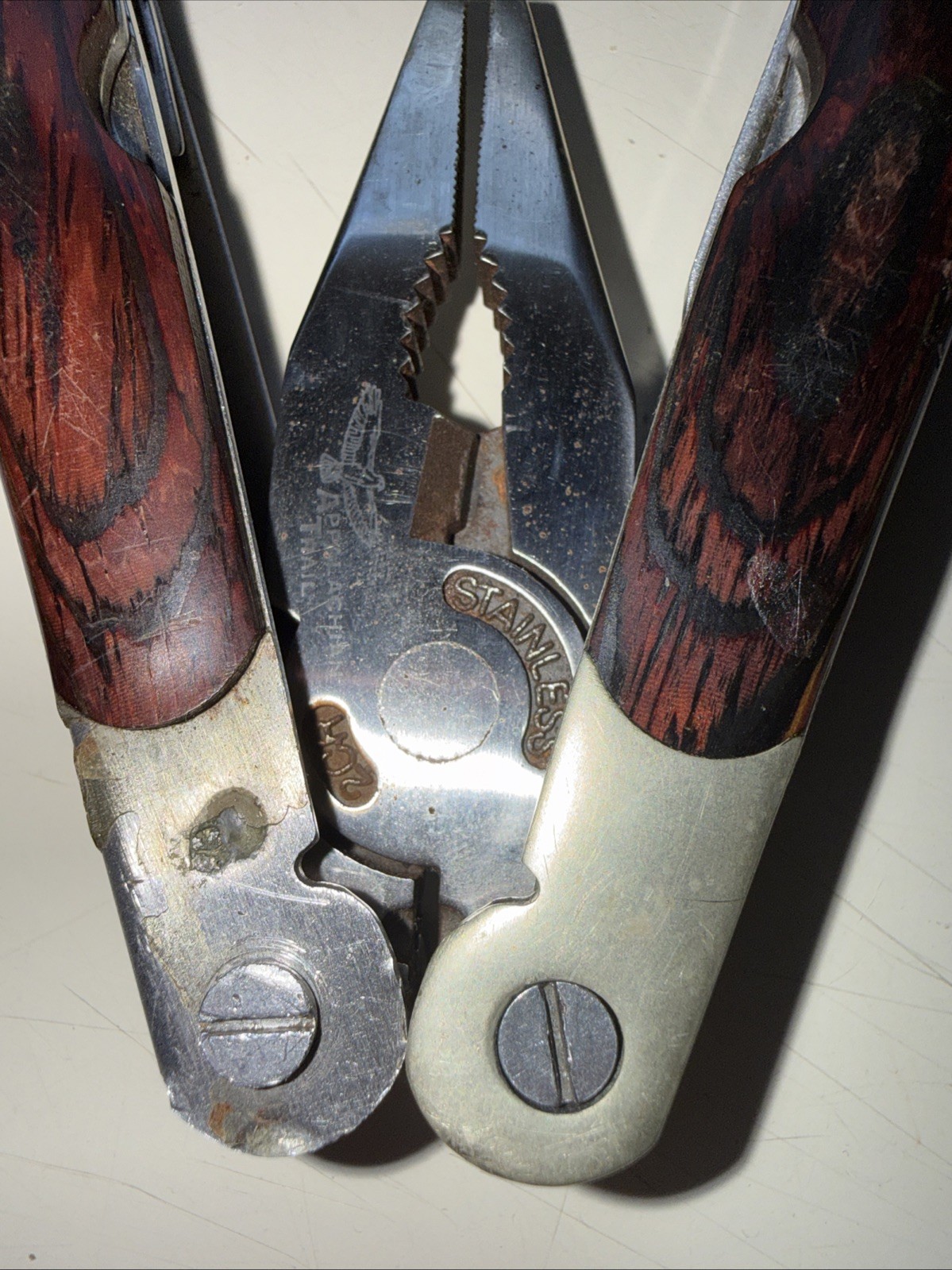 Winchester 2CR Big Wood Multi-Tool Wood Grain Grips & Nylon Sheath