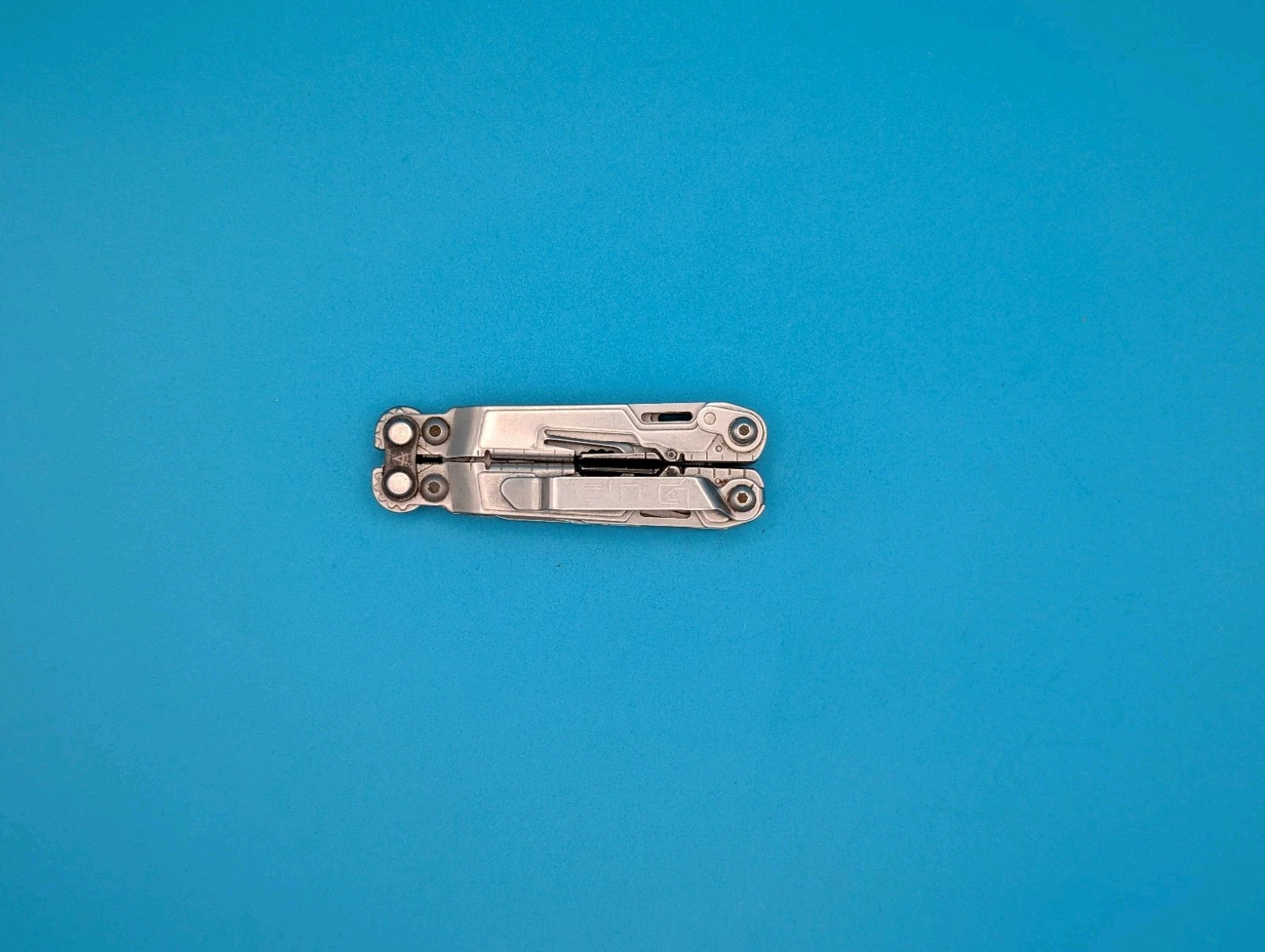 SOG PowerPint Tool Compact Lightweight Silver Multi-Tool!