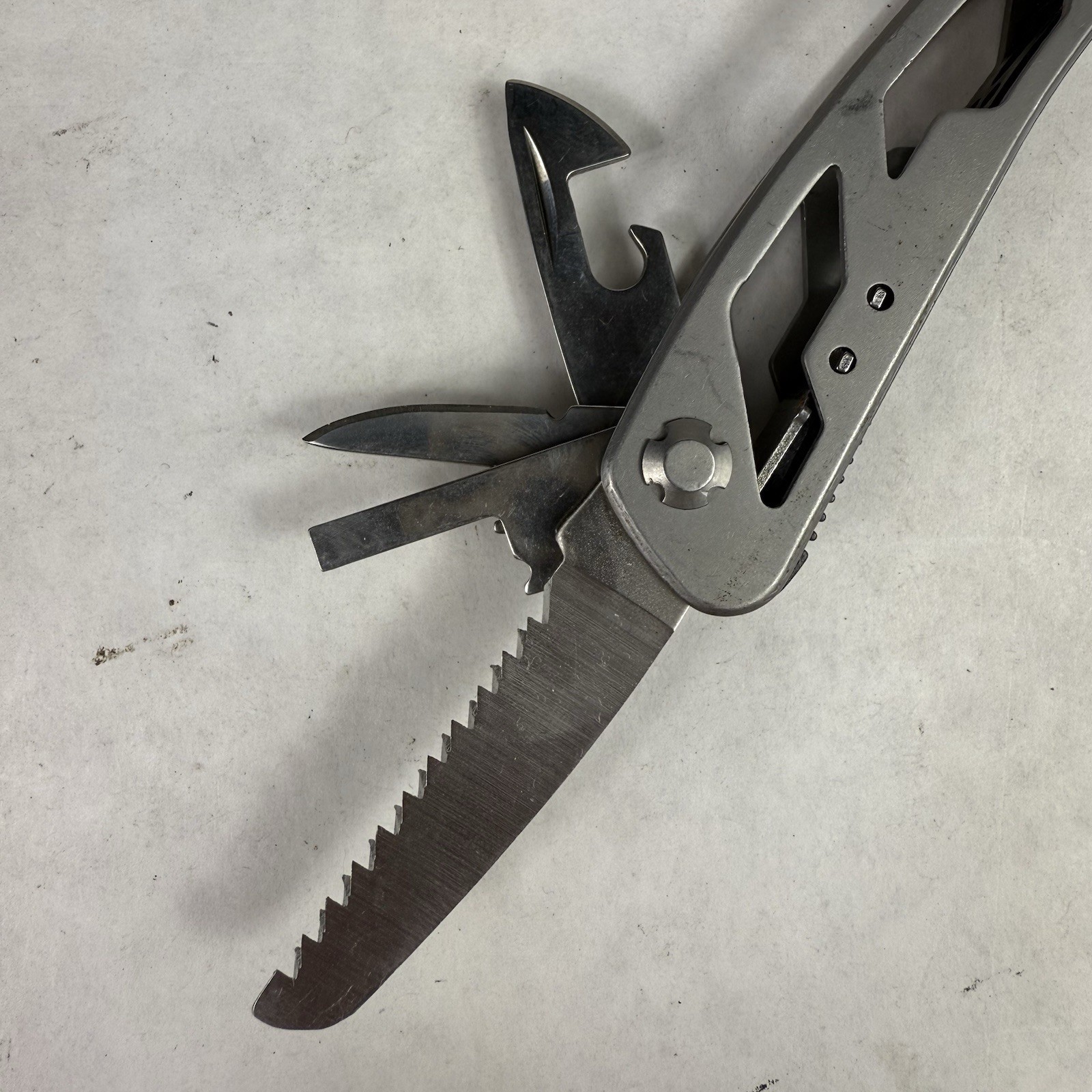 Stanley Multitool 2CR 12-in-1 Grey Stainless Steel Knife Plier Drivers W/ Case
