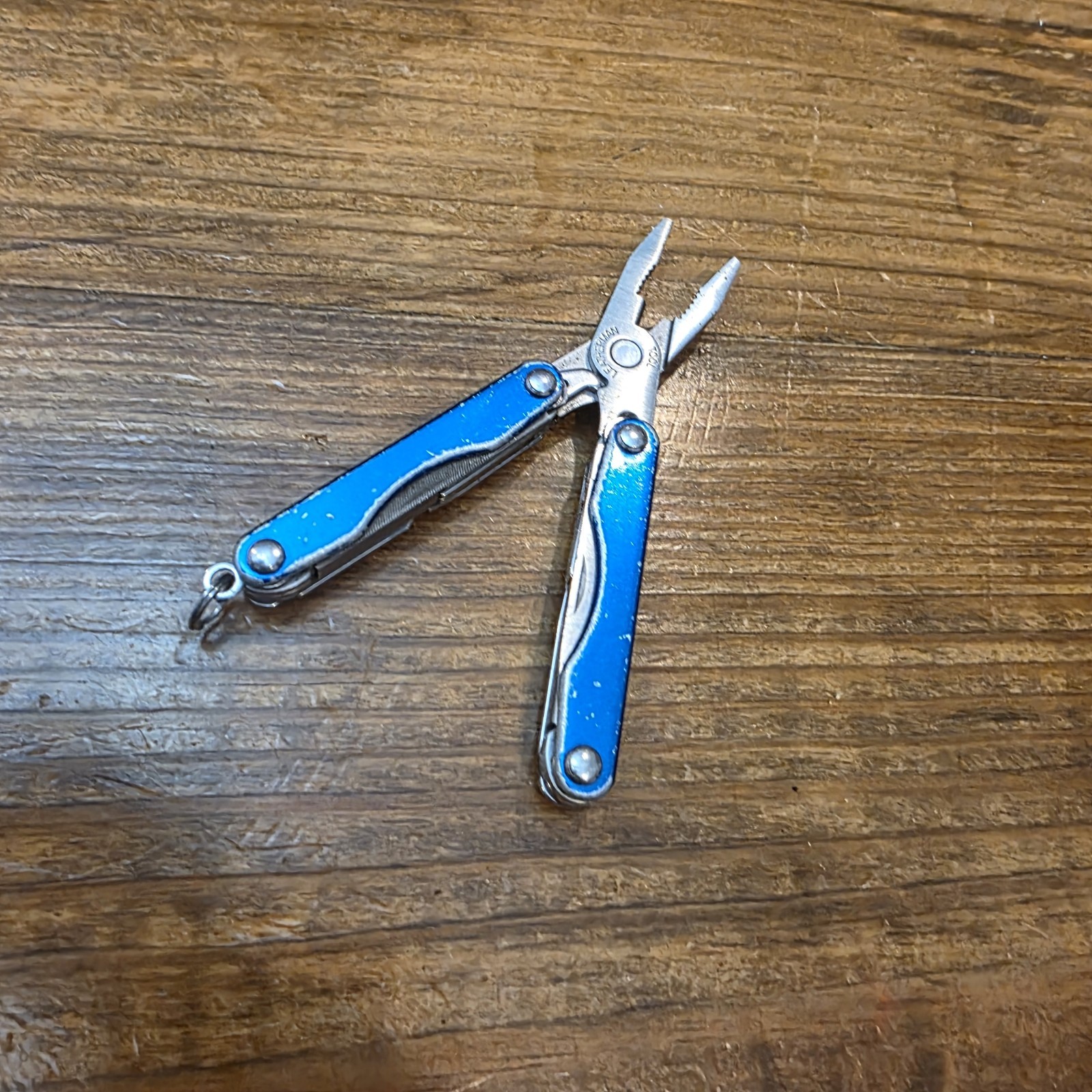 Multi Tool Leatherman Squirt P4 Blue knife Pliers Opener Keychain