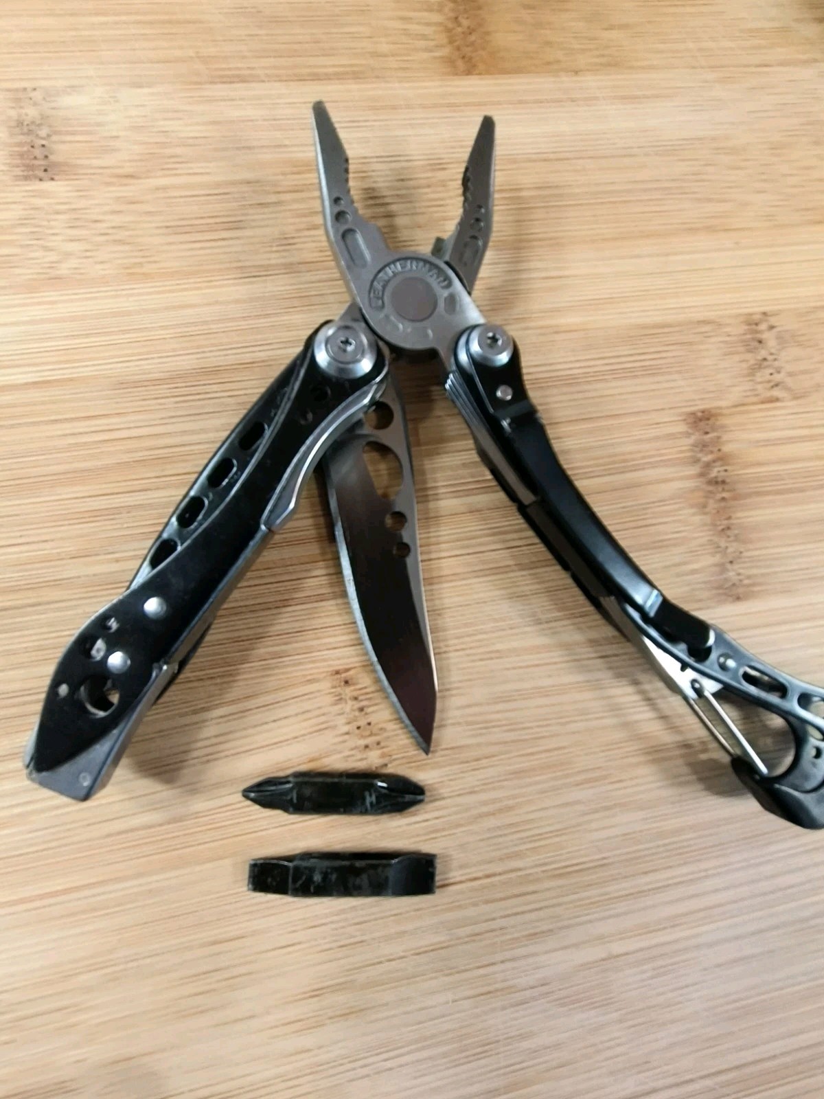 Leatherman Wave Black Oxide / Sheath/Leatherman Skeletool Cx Black Carbon Fiber