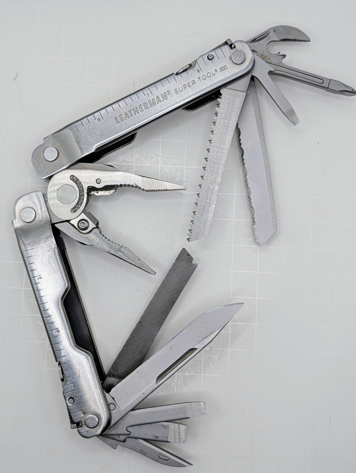 Leatherman Super Tool 300 Stainless 19-In-1 Multi-Tool w/Sheath