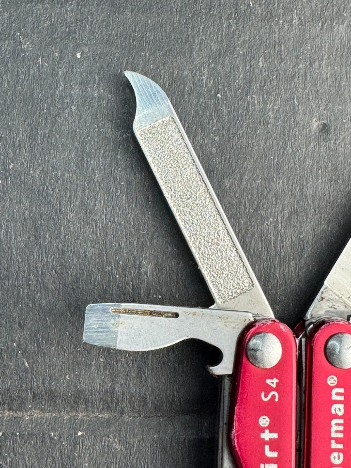Leatherman Squirt S4 Stainless Steel Multitool Keychain – red