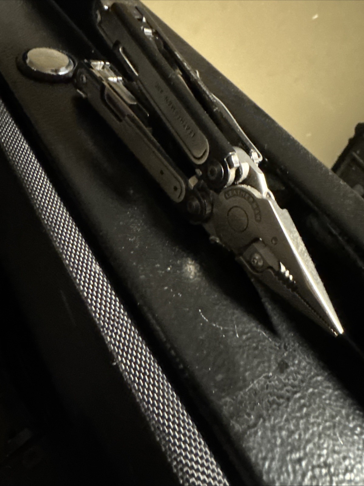 Leatherman ARC Premium Multitool – MagnaCut Blade – Excellent Condition