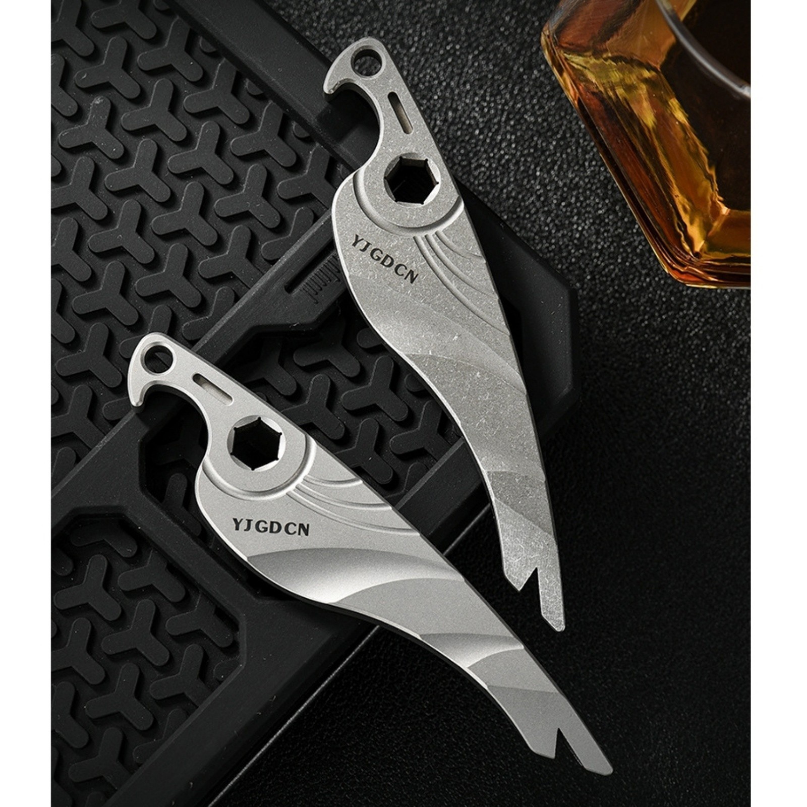 Titanium Alloy Mini Pry Bar Multi Tool EDC Outdoor Survival Gear Seahorse Shape