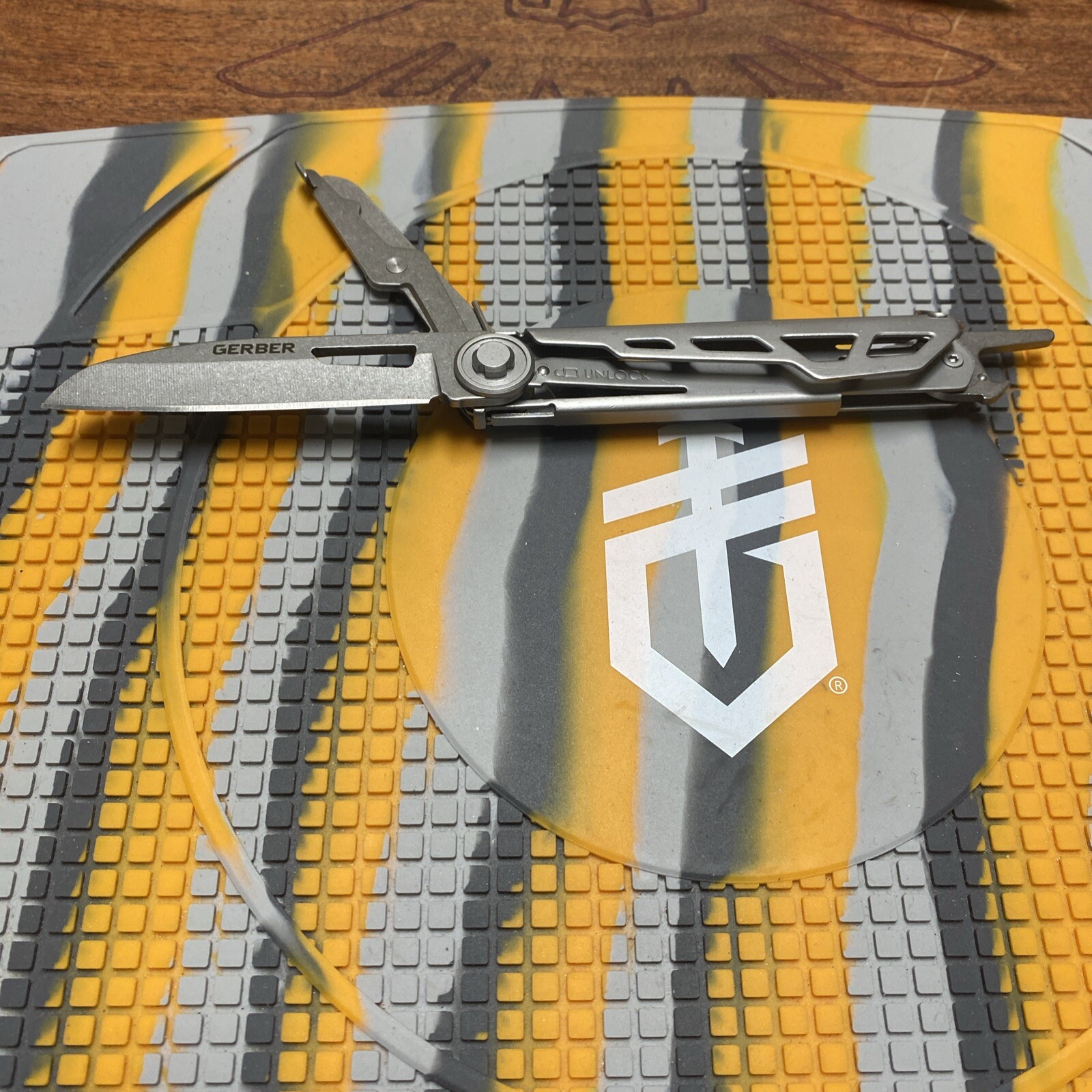 Gerber Armbar Slim Cut Multi-Tool, Knife, Scissors