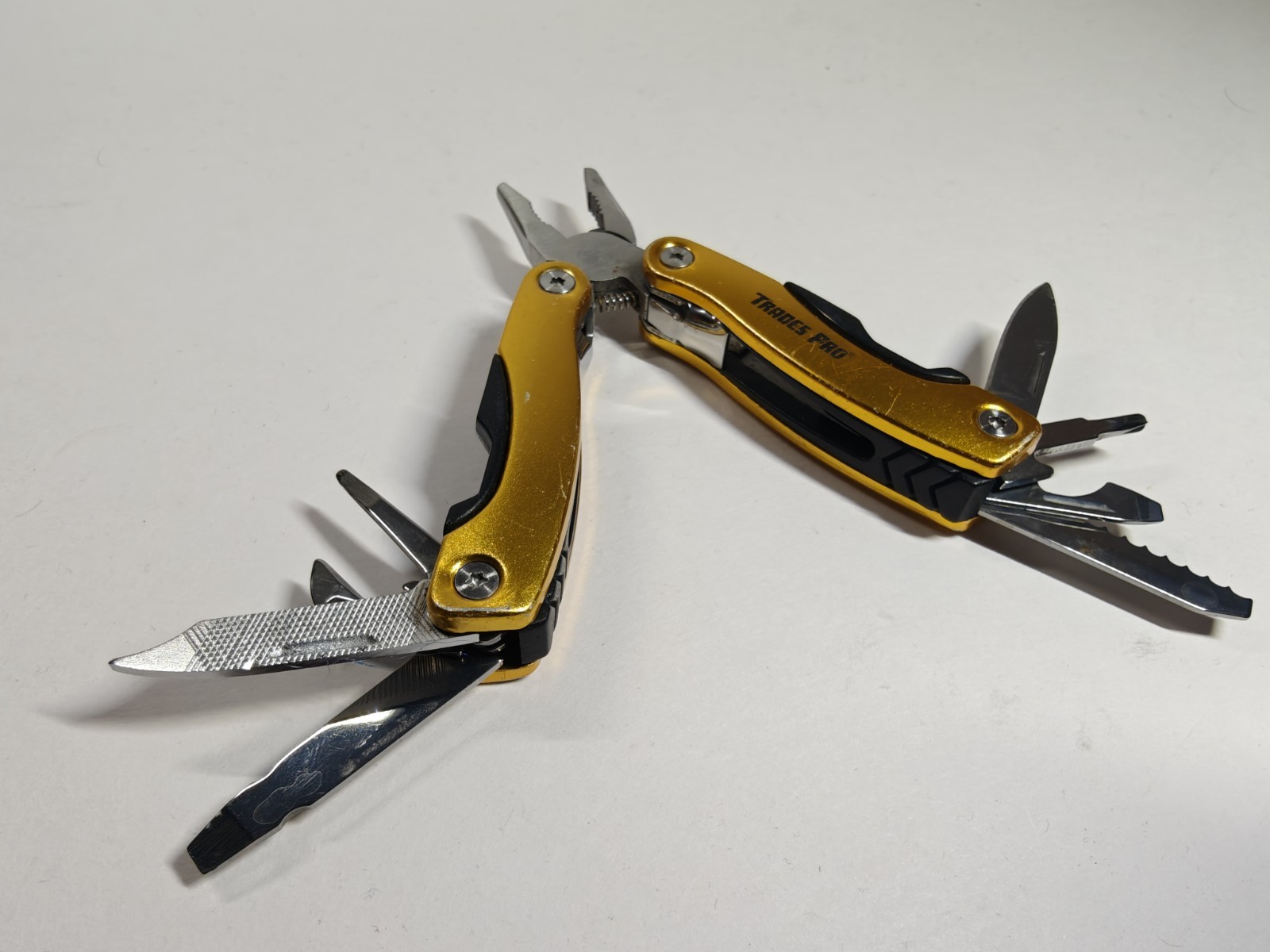 Smith’s & Trades Pro Multi Tool Lot of 2 – Pliers Knife Screwdriver EDC
