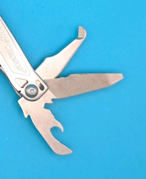 LEATHERMAN WINGMAN MULTI-TOOL! FAST SHIPPING! WITH SHEATH!