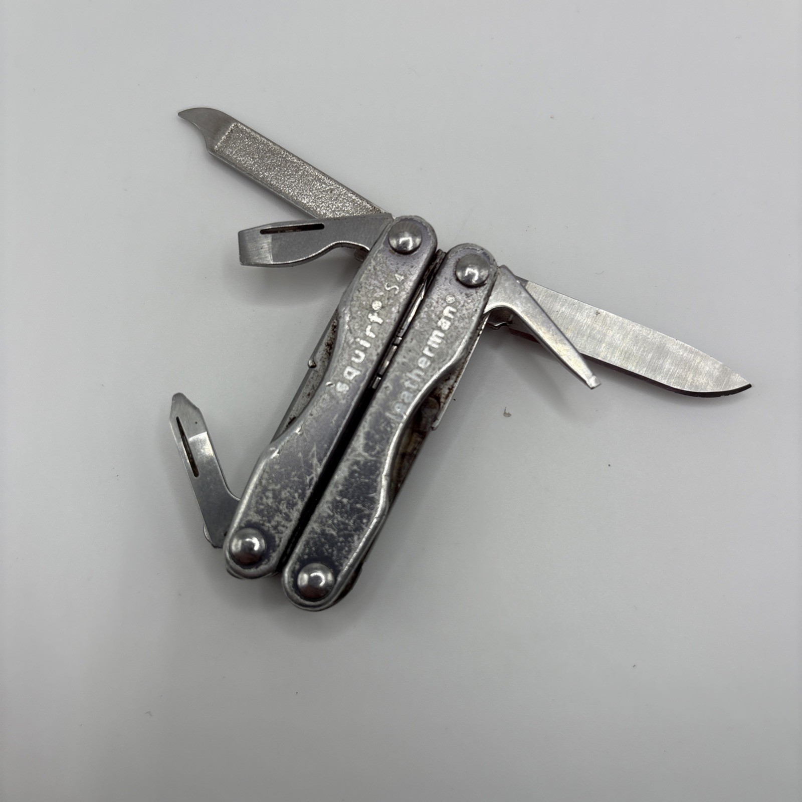 Leatherman Squirt S4 Multitool in Gray – 8-13