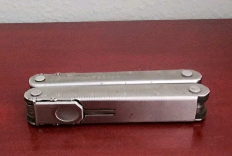 RETIRED 2009 COLLECTIBLE LEATHERMAN CORE MULTI-TOOL