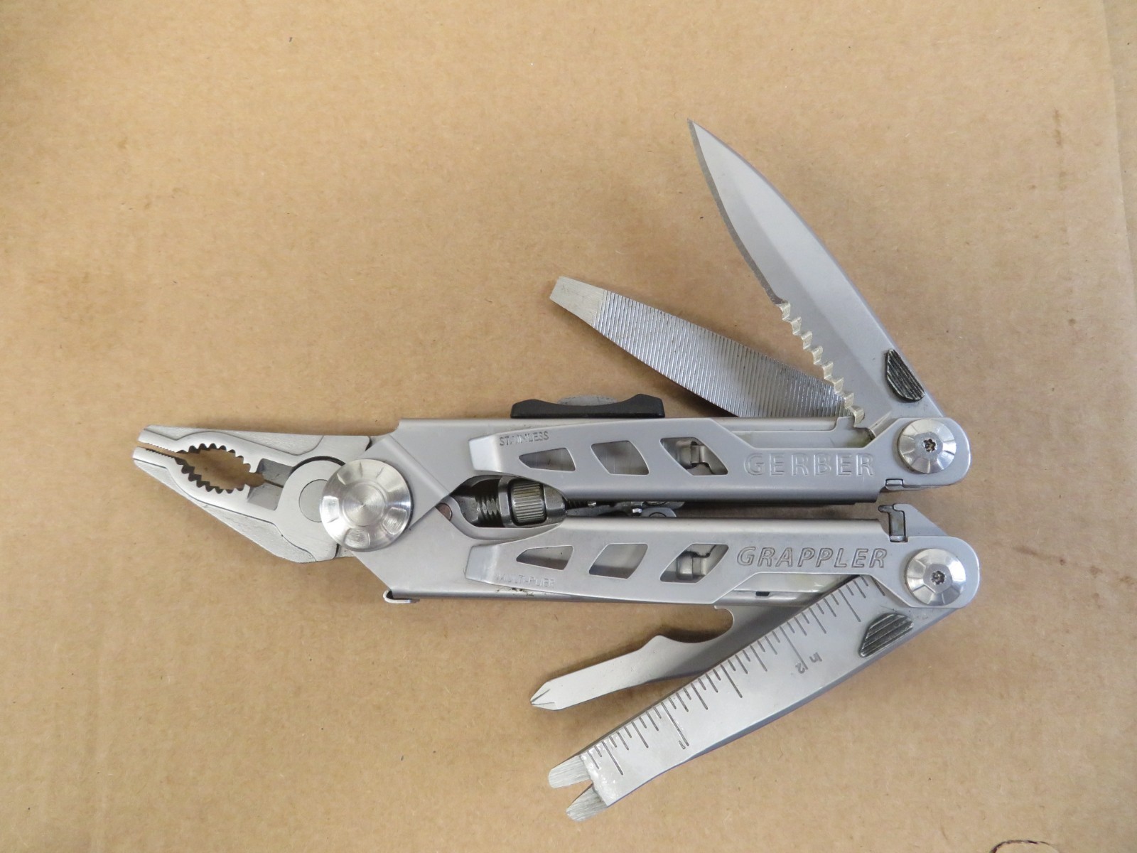 Gerber Grappler Multi-Plier Multi tool w/locking pliers Sheath EC