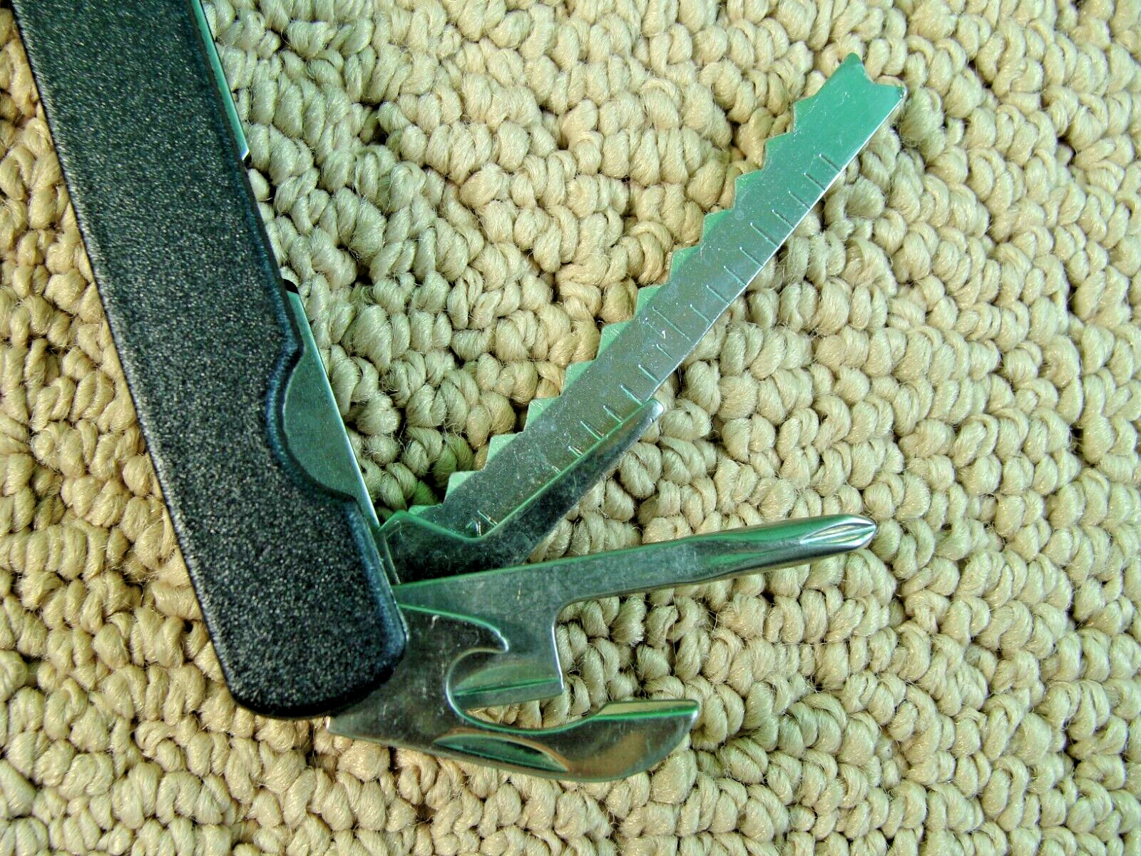 Multi-Tool Pocket Knife Pliers Case-for-Belt 6.2-oz 9-Tools
