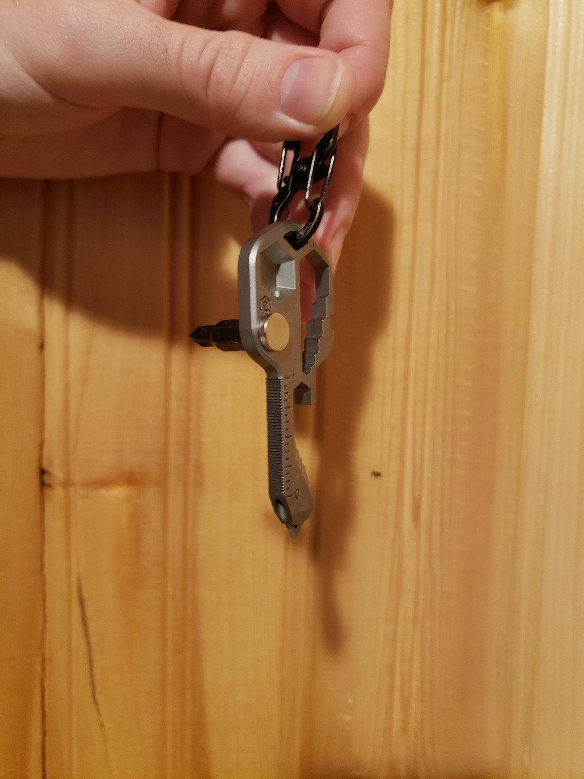 Versatile Keychain Multitool: 16+ Functions in Compact Design for EDC Travel