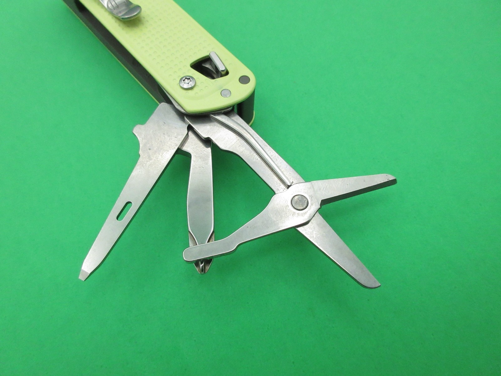 Leatherman Free T4 Lunar Small Multi Tool Folding Knife w/ Box