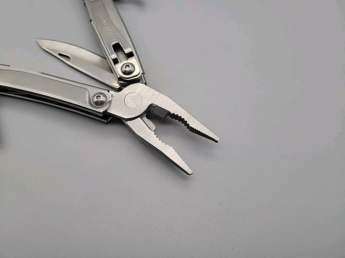 Leatherman Rev Multi-Tool – Pliers, Knife, Screwdrivers, Can Opener, File